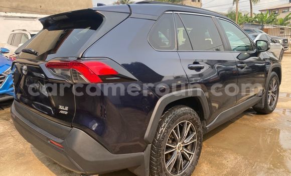 Sayi Imported Toyota RAV4 Blue Mota in Douala a Ƙasar Kamaru Sayi Imported Toyota RAV4 Blue Mota in Douala a Ƙasar Kamaru