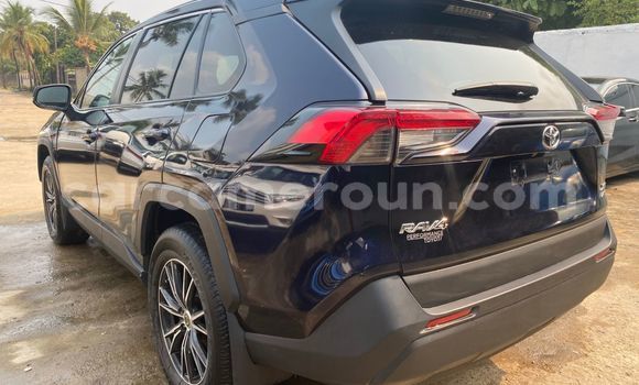 Sayi Imported Toyota RAV4 Blue Mota in Douala a Ƙasar Kamaru Sayi Imported Toyota RAV4 Blue Mota in Douala a Ƙasar Kamaru