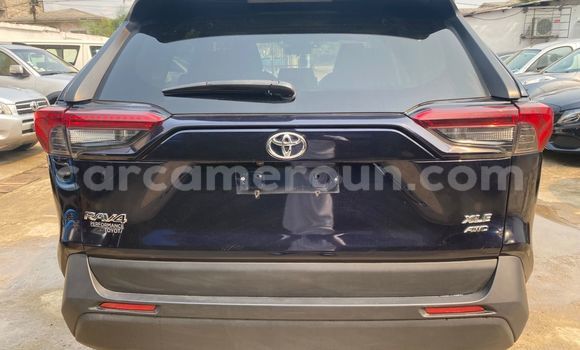 Sayi Imported Toyota RAV4 Blue Mota in Douala a Ƙasar Kamaru Sayi Imported Toyota RAV4 Blue Mota in Douala a Ƙasar Kamaru