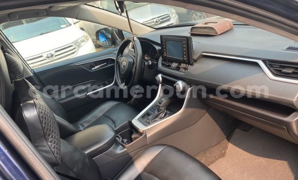 Sayi Imported Toyota RAV4 Blue Mota in Douala a Ƙasar Kamaru Sayi Imported Toyota RAV4 Blue Mota in Douala a Ƙasar Kamaru