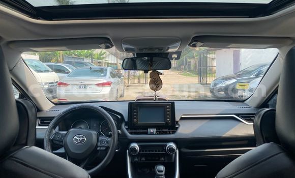 Sayi Imported Toyota RAV4 Blue Mota in Douala a Ƙasar Kamaru Sayi Imported Toyota RAV4 Blue Mota in Douala a Ƙasar Kamaru