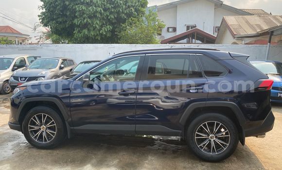 Sayi Imported Toyota RAV4 Blue Mota in Douala a Ƙasar Kamaru Sayi Imported Toyota RAV4 Blue Mota in Douala a Ƙasar Kamaru