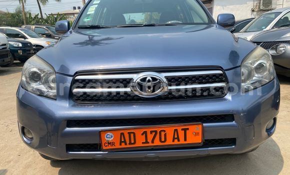 Sayi Na hannu Toyota RAV4 Blue Mota in Douala a Ƙasar Kamaru Sayi Na hannu Toyota RAV4 Blue Mota in Douala a Ƙasar Kamaru