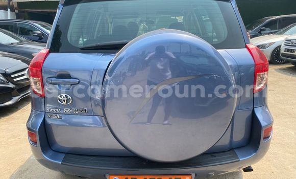 Sayi Na hannu Toyota RAV4 Blue Mota in Douala a Ƙasar Kamaru Sayi Na hannu Toyota RAV4 Blue Mota in Douala a Ƙasar Kamaru