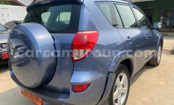 Sayi Na hannu Toyota RAV4 Blue Mota in Douala a Ƙasar Kamaru Sayi Na hannu Toyota RAV4 Blue Mota in Douala a Ƙasar Kamaru