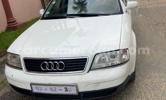 Sayi Na hannu Audi A6 White Mota in Douala a Ƙasar Kamaru