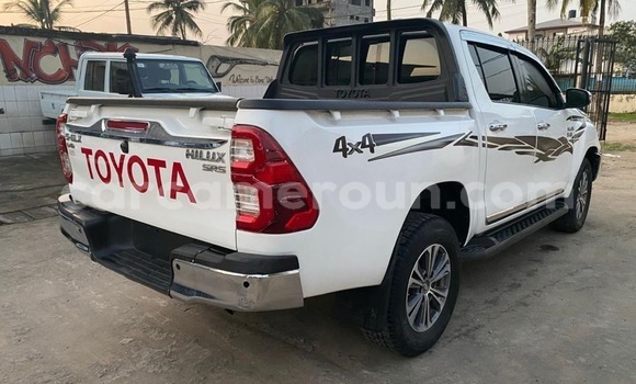 Acheter Import Voiture Toyota Hilux Blanc à Douala, Littoral Cameroon Acheter Import Voiture Toyota Hilux Blanc à Douala, Littoral Cameroon
