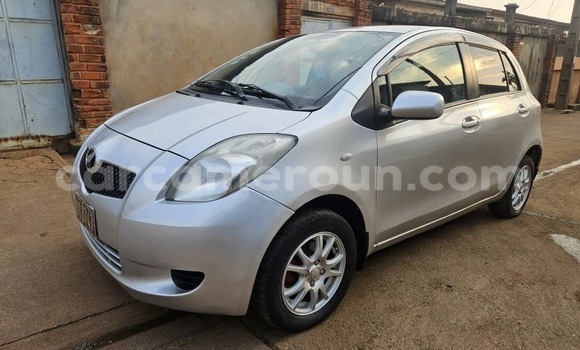 Sayi Na hannu Toyota Vitz Azurfa Mota in Yaounde a Babban Kamaru