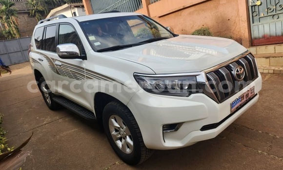 Sayi Na hannu Toyota Land Cruiser Prado White Mota in Yaounde a Babban Kamaru Sayi Na hannu Toyota Land Cruiser Prado White Mota in Yaounde a Babban Kamaru