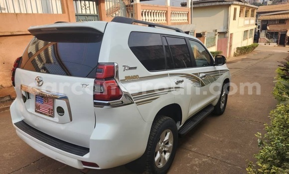 Sayi Na hannu Toyota Land Cruiser Prado White Mota in Yaounde a Babban Kamaru Sayi Na hannu Toyota Land Cruiser Prado White Mota in Yaounde a Babban Kamaru