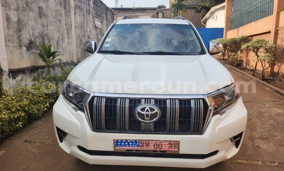 Sayi Na hannu Toyota Land Cruiser Prado White Mota in Yaounde a Babban Kamaru Sayi Na hannu Toyota Land Cruiser Prado White Mota in Yaounde a Babban Kamaru