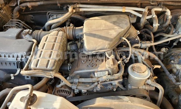 Sayi Na hannu Toyota Land Cruiser Prado White Mota in Yaounde a Babban Kamaru Sayi Na hannu Toyota Land Cruiser Prado White Mota in Yaounde a Babban Kamaru