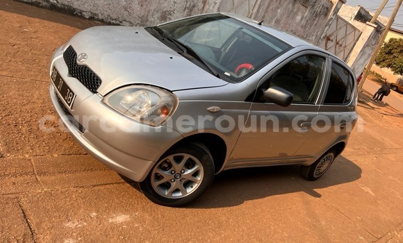 Sayi Na hannu Toyota Yaris Azurfa Mota in Yaounde a Babban Kamaru