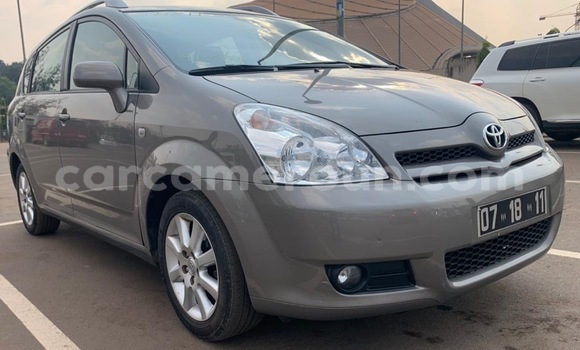 Sayi Na hannu Toyota Corolla Azurfa Mota in Yaounde a Babban Kamaru Sayi Na hannu Toyota Corolla Azurfa Mota in Yaounde a Babban Kamaru