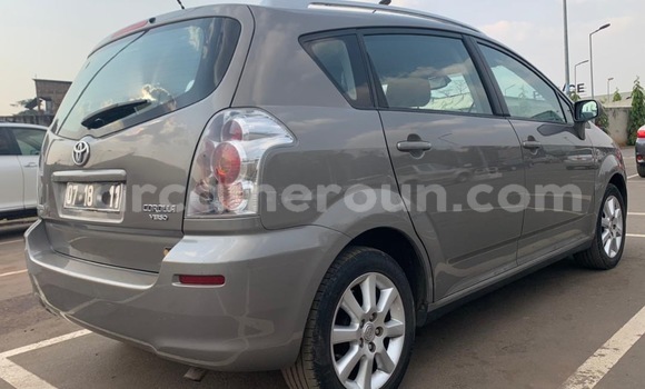 Sayi Na hannu Toyota Corolla Azurfa Mota in Yaounde a Babban Kamaru Sayi Na hannu Toyota Corolla Azurfa Mota in Yaounde a Babban Kamaru