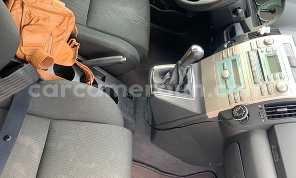 Sayi Na hannu Toyota Corolla Azurfa Mota in Yaounde a Babban Kamaru Sayi Na hannu Toyota Corolla Azurfa Mota in Yaounde a Babban Kamaru