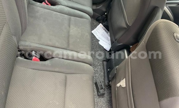 Sayi Na hannu Toyota Corolla Azurfa Mota in Yaounde a Babban Kamaru Sayi Na hannu Toyota Corolla Azurfa Mota in Yaounde a Babban Kamaru