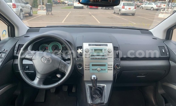 Sayi Na hannu Toyota Corolla Azurfa Mota in Yaounde a Babban Kamaru Sayi Na hannu Toyota Corolla Azurfa Mota in Yaounde a Babban Kamaru