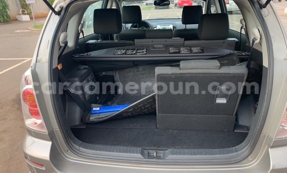 Sayi Na hannu Toyota Corolla Azurfa Mota in Yaounde a Babban Kamaru Sayi Na hannu Toyota Corolla Azurfa Mota in Yaounde a Babban Kamaru