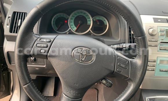Sayi Na hannu Toyota Corolla Azurfa Mota in Yaounde a Babban Kamaru Sayi Na hannu Toyota Corolla Azurfa Mota in Yaounde a Babban Kamaru