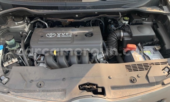 Sayi Na hannu Toyota Corolla Azurfa Mota in Yaounde a Babban Kamaru Sayi Na hannu Toyota Corolla Azurfa Mota in Yaounde a Babban Kamaru