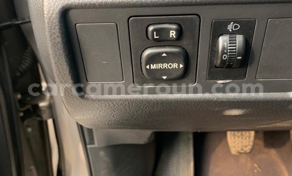Sayi Na hannu Toyota Corolla Azurfa Mota in Yaounde a Babban Kamaru Sayi Na hannu Toyota Corolla Azurfa Mota in Yaounde a Babban Kamaru
