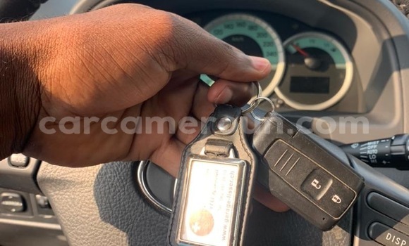 Sayi Na hannu Toyota Corolla Azurfa Mota in Yaounde a Babban Kamaru Sayi Na hannu Toyota Corolla Azurfa Mota in Yaounde a Babban Kamaru