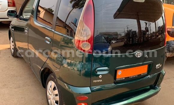 Sayi Na hannu Toyota Yaris Verso Green Mota in Douala a Ƙasar Kamaru