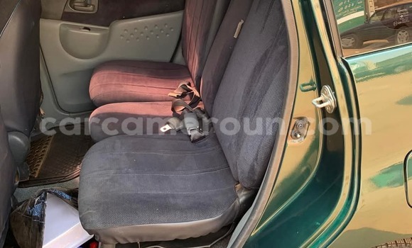 Sayi Na hannu Toyota Yaris Verso Green Mota in Douala a Ƙasar Kamaru Sayi Na hannu Toyota Yaris Verso Green Mota in Douala a Ƙasar Kamaru