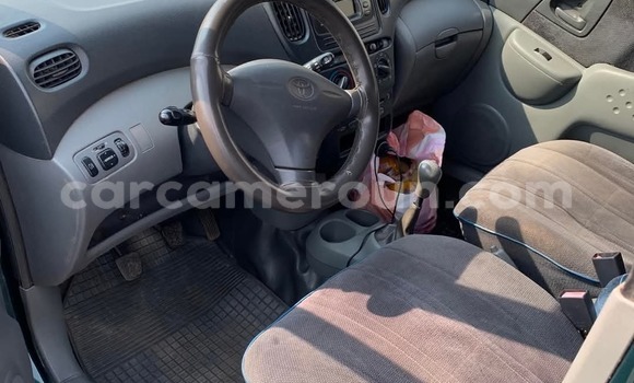 Sayi Na hannu Toyota Yaris Verso Green Mota in Douala a Ƙasar Kamaru Sayi Na hannu Toyota Yaris Verso Green Mota in Douala a Ƙasar Kamaru