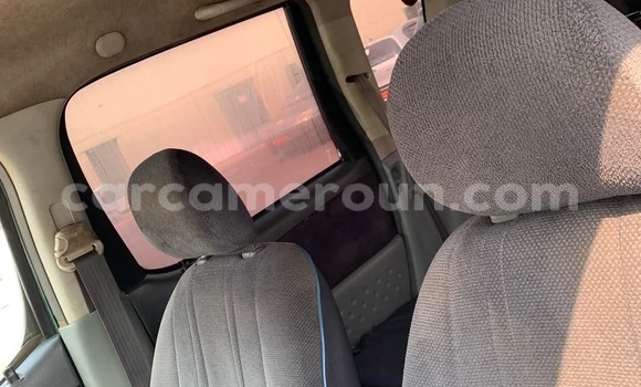 Sayi Na hannu Toyota Yaris Verso Green Mota in Douala a Ƙasar Kamaru Sayi Na hannu Toyota Yaris Verso Green Mota in Douala a Ƙasar Kamaru