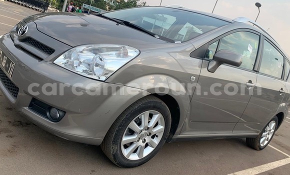 Acheter Occasion Voiture Toyota Corolla Verso Gris à Yaoundé, Central Cameroon Acheter Occasion Voiture Toyota Corolla Verso Gris à Yaoundé, Central Cameroon