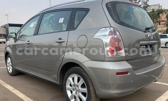 Acheter Occasion Voiture Toyota Corolla Verso Gris à Yaoundé, Central Cameroon Acheter Occasion Voiture Toyota Corolla Verso Gris à Yaoundé, Central Cameroon