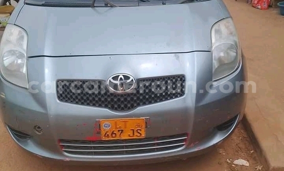 Sayi Na hannu Toyota Yaris Azurfa Mota in Yaounde a Babban Kamaru