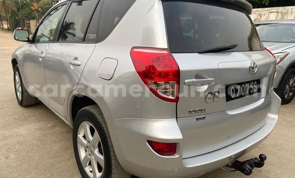 Sayi Imported Toyota RAV4 Azurfa Mota in Douala a Ƙasar Kamaru Sayi Imported Toyota RAV4 Azurfa Mota in Douala a Ƙasar Kamaru