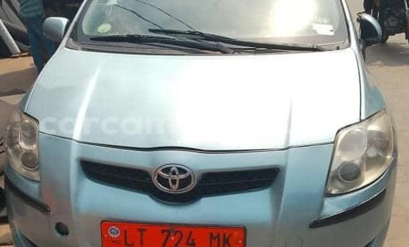 Sayi Na hannu Toyota Auris Blue Mota in Douala a Ƙasar Kamaru