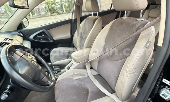 Sayi Na hannu Toyota Vanguard Black Mota in Douala a Ƙasar Kamaru Sayi Na hannu Toyota Vanguard Black Mota in Douala a Ƙasar Kamaru