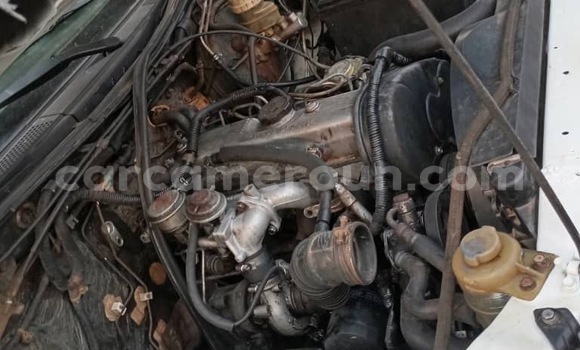 Sayi Na hannu Mitsubishi L200 White Mota in Douala a Ƙasar Kamaru Sayi Na hannu Mitsubishi L200 White Mota in Douala a Ƙasar Kamaru