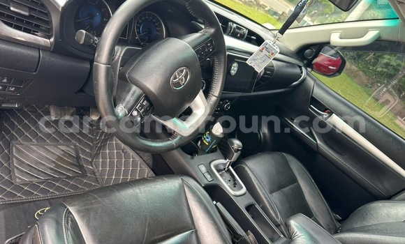 Acheter Neuf Voiture Toyota Hilux Rouge à Yaoundé, Central Cameroon Acheter Neuf Voiture Toyota Hilux Rouge à Yaoundé, Central Cameroon