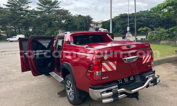 Acheter Neuf Voiture Toyota Hilux Rouge à Yaoundé, Central Cameroon Acheter Neuf Voiture Toyota Hilux Rouge à Yaoundé, Central Cameroon