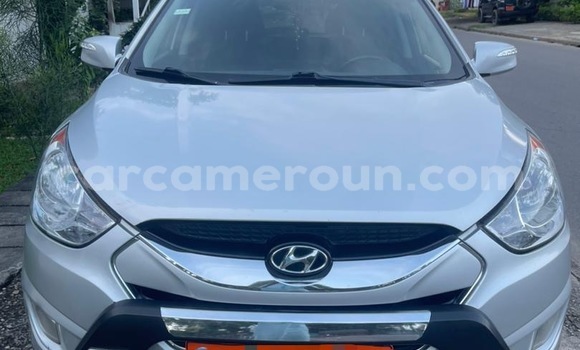 Sayi Na hannu Hyundai Tucson Azurfa Mota in Douala a Ƙasar Kamaru