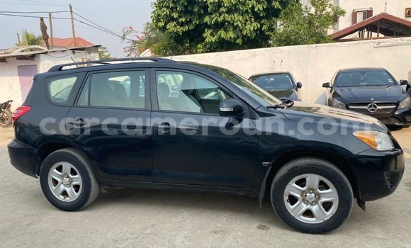 Sayi Imported Toyota RAV4 Black Mota in Douala a Ƙasar Kamaru Sayi Imported Toyota RAV4 Black Mota in Douala a Ƙasar Kamaru