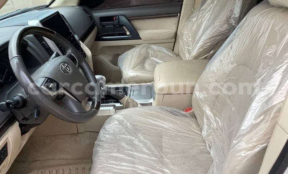 Acheter Occasion Voiture Toyota Land Cruiser Prado Blanc à Yaoundé, Central Cameroon Acheter Occasion Voiture Toyota Land Cruiser Prado Blanc à Yaoundé, Central Cameroon