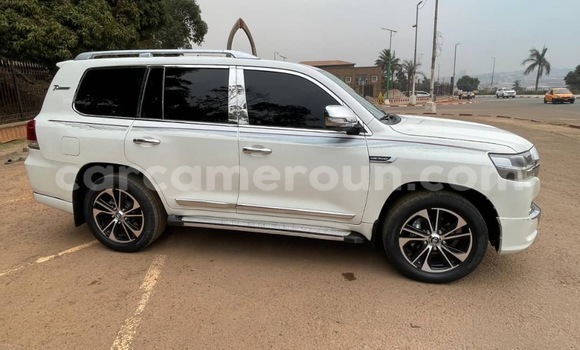Acheter Occasion Voiture Toyota Land Cruiser Prado Blanc à Yaoundé, Central Cameroon Acheter Occasion Voiture Toyota Land Cruiser Prado Blanc à Yaoundé, Central Cameroon