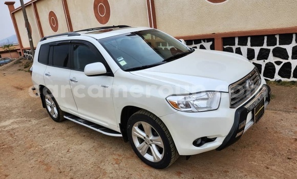 Buy Used Toyota Highlander White Car in Yaounde in Central Cameroon Buy Used Toyota Highlander White Car in Yaounde in Central Cameroon