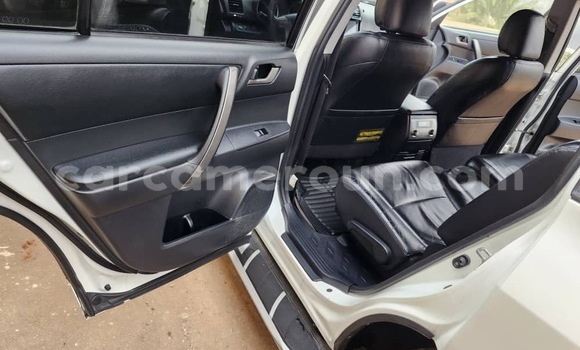 Buy Used Toyota Highlander White Car in Yaounde in Central Cameroon Buy Used Toyota Highlander White Car in Yaounde in Central Cameroon