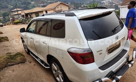 Buy Used Toyota Highlander White Car in Yaounde in Central Cameroon Buy Used Toyota Highlander White Car in Yaounde in Central Cameroon