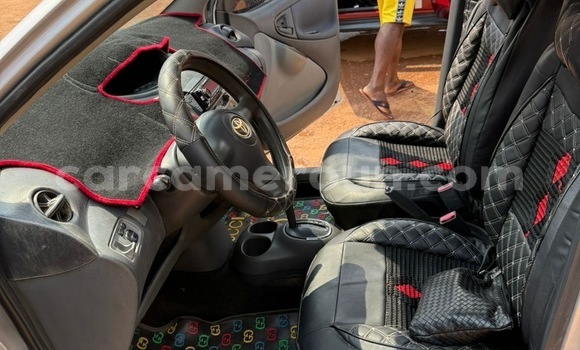 Sayi Na hannu Toyota Yaris Sauran Mota in Douala a Ƙasar Kamaru Sayi Na hannu Toyota Yaris Sauran Mota in Douala a Ƙasar Kamaru