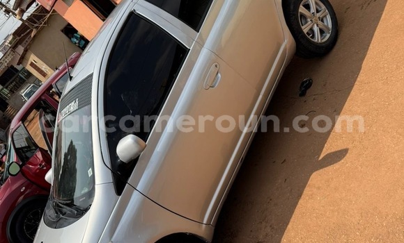 Sayi Na hannu Toyota Yaris Sauran Mota in Douala a Ƙasar Kamaru Sayi Na hannu Toyota Yaris Sauran Mota in Douala a Ƙasar Kamaru