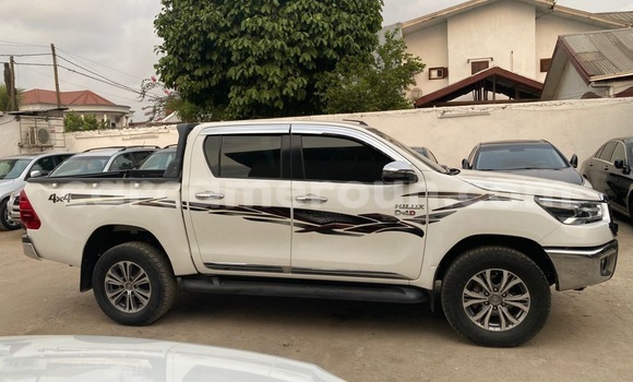 Acheter Import Voiture Toyota Hiluxe VIGO Blanc à Douala, Littoral Cameroon Acheter Import Voiture Toyota Hiluxe VIGO Blanc à Douala, Littoral Cameroon